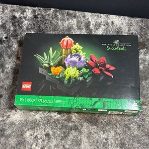 Never opened Lego Botanical Collection Succulents - Green, Purple, Red, Yellow